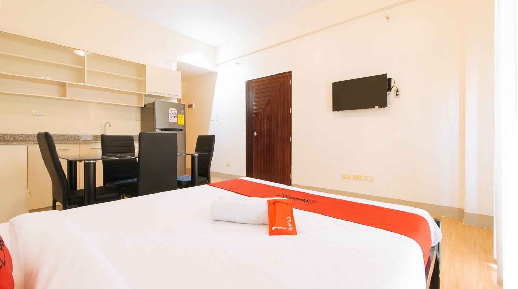 Reddoorz Plus At Alpina Heights Paranaque Paranaque City Exterior photo