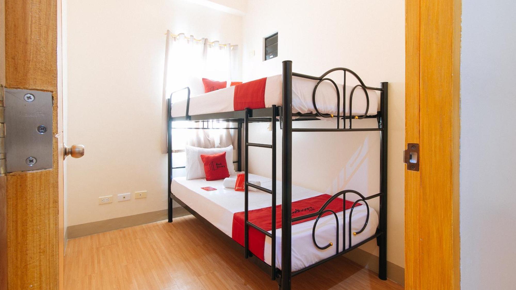Reddoorz Plus At Alpina Heights Paranaque Paranaque City Exterior photo