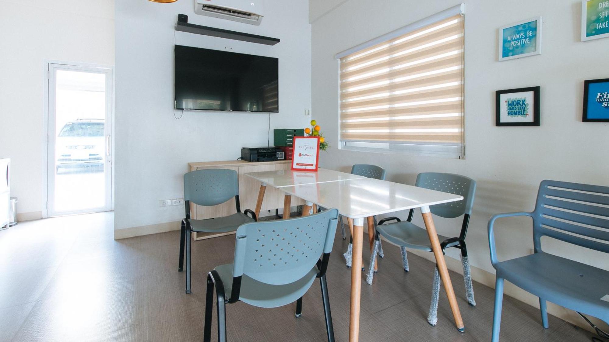 Reddoorz Plus At Alpina Heights Paranaque Paranaque City Exterior photo
